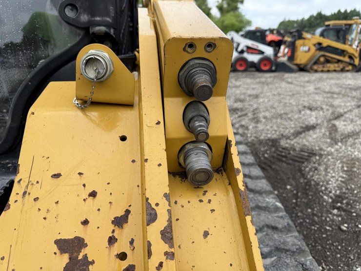 2018-caterpillar-279d-image-11