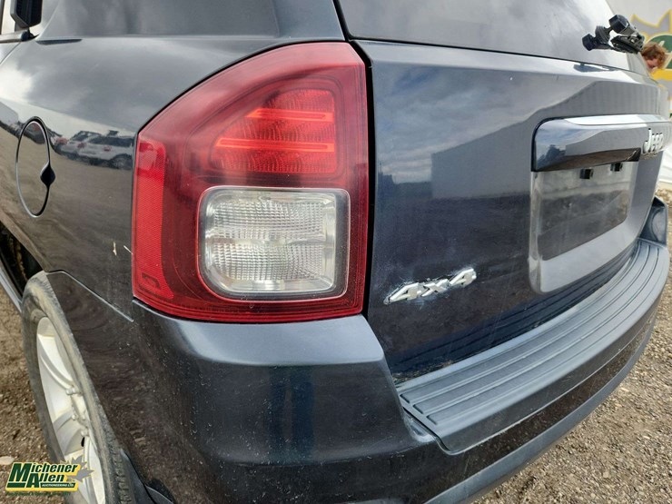 2014-jeep-compass-image-38