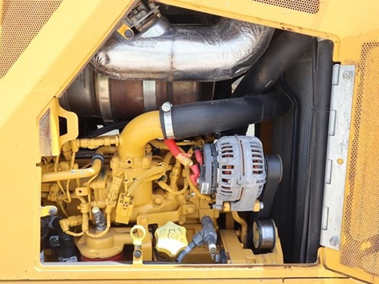 2019-deere-650k-lgp-image-23