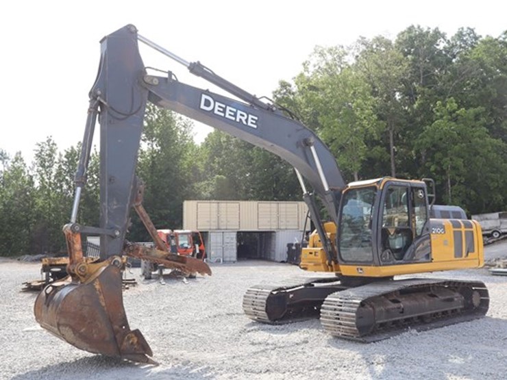 2017-deere-210g-image-1
