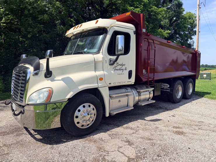 2012-freightliner-cascadia-125-image-2