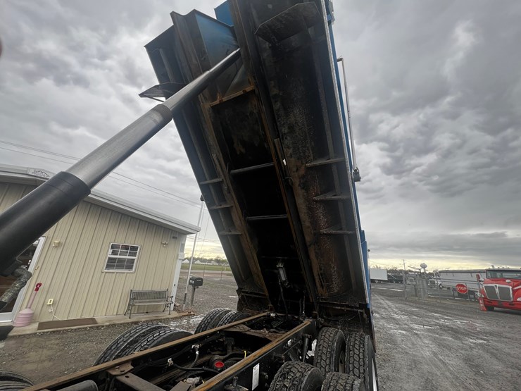 2020-kenworth-t880-image-12