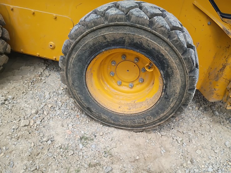 2022-deere-330g-image-66