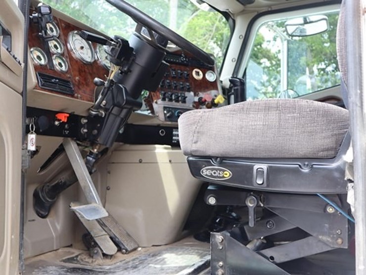 #542-•-2011-international-eagle-day-cab-truck-image-29