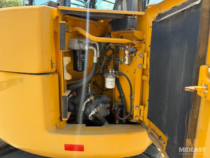 2011-deere-75d-image-27