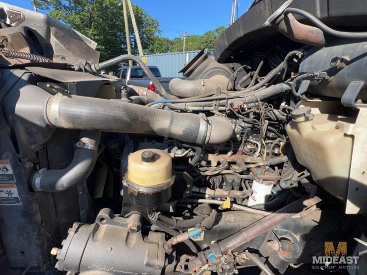 2001-kenworth-t300-image-32