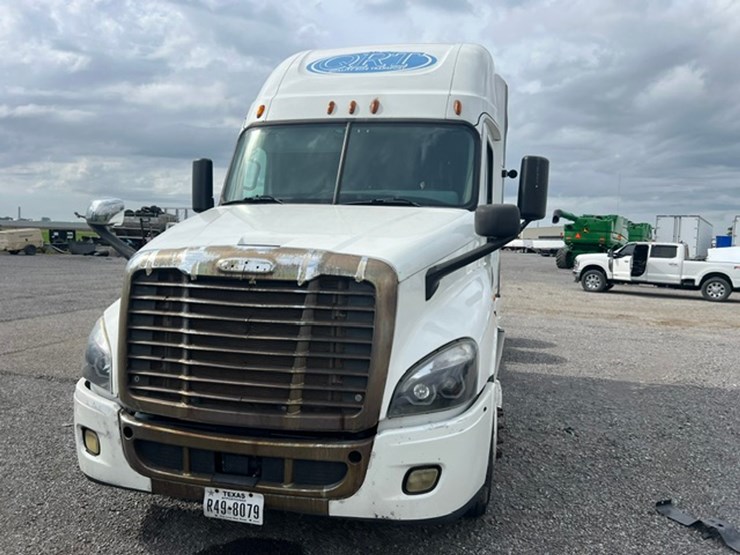 2015-freightliner-cascadia-125-image-3