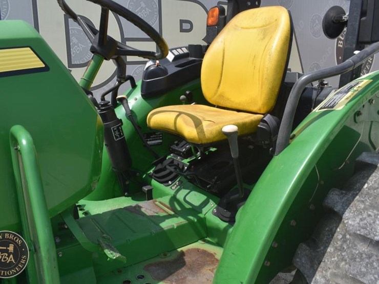 2021-john-deere-5045e-image-32