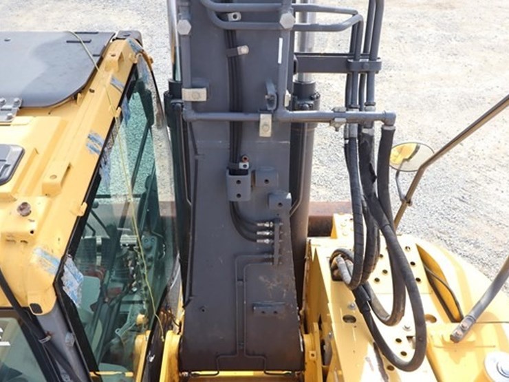 2016-deere-135g-image-36