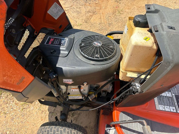 husqvarna-yth22v-46"-cut-riding-mower-image-15