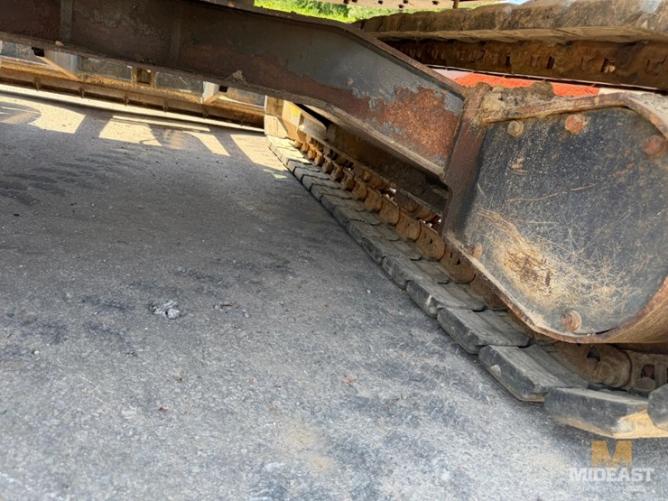 2011-deere-75d-image-23