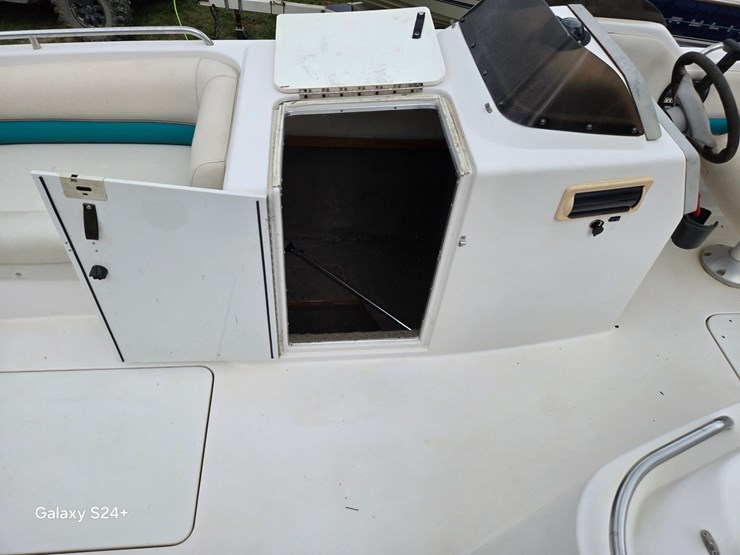 #256-•-1999-monterey-230-explorer-deck-boat---located-in-centerville,tn-image-9