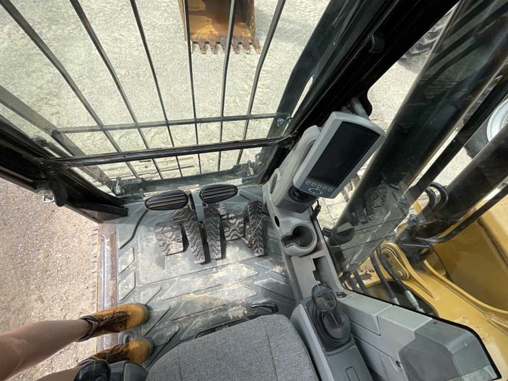 2015-caterpillar-323fl-image-16