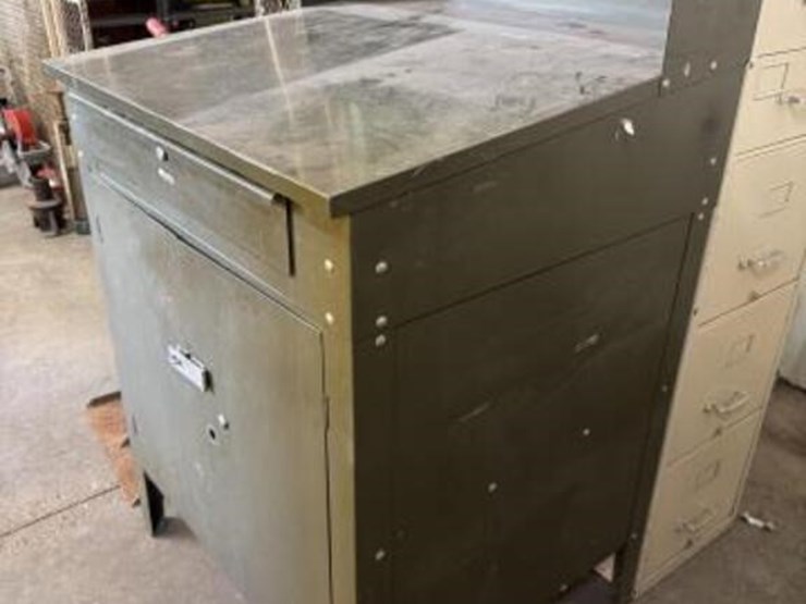 industrial-sjop-desk-with-slope-top-image-2