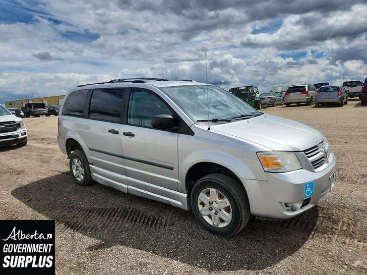 2009-dodge-grand-caravan-se-image-2