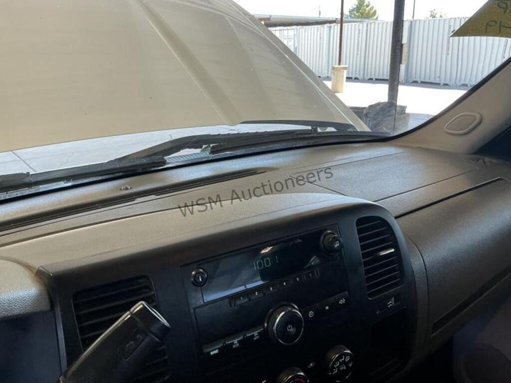2013-chevrolet-silverado-1500-image-19