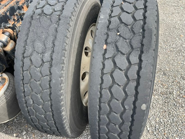 2015-freightliner-cascadia-125-image-8