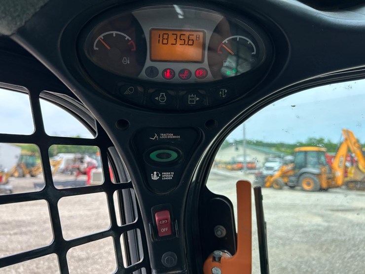 2023-bobcat-t770-image-25