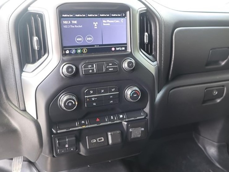 2020-chevrolet-silverado-1500-lt-image-21