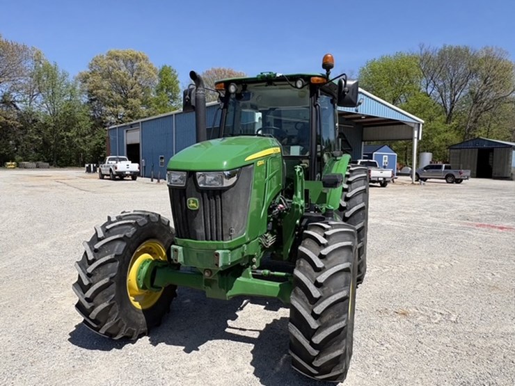 2022-john-deere-6120e-image-3
