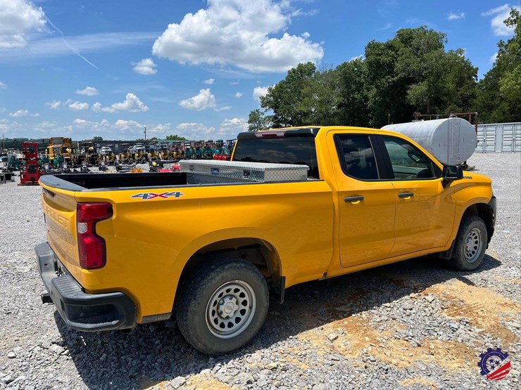2021-chevrolet-silverado-4x4-pickup-truck-image-3
