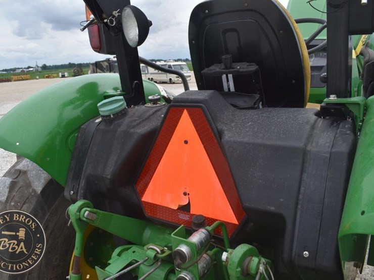 2021-john-deere-5045e-image-22