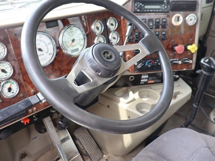 #542-•-2011-international-eagle-day-cab-truck-image-22