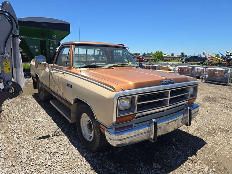 1985-dodge-ram-250-image-3