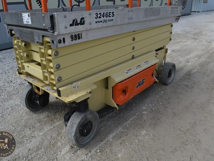 2013-jlg-3246es-image-9