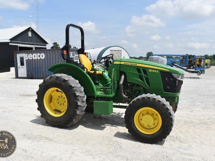 2021-john-deere-5045e-image-18