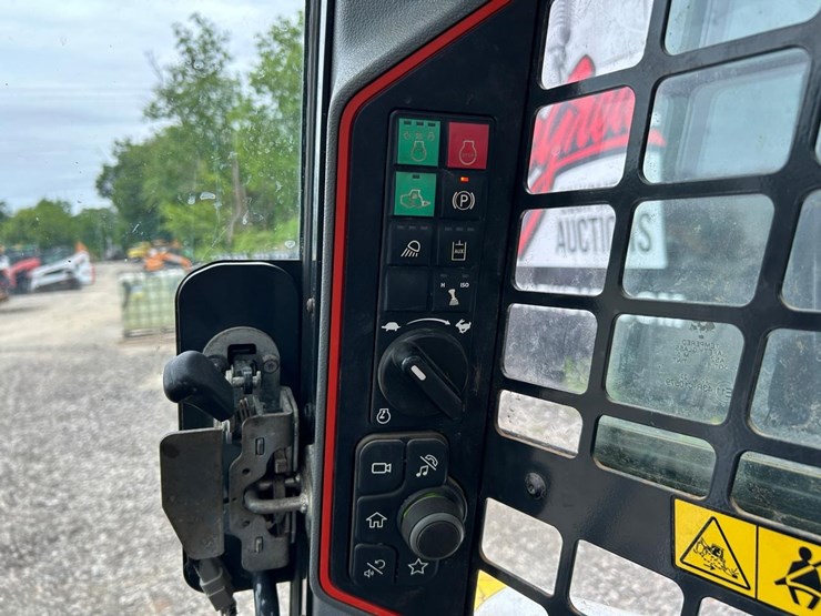 2020-bobcat-t76-image-22