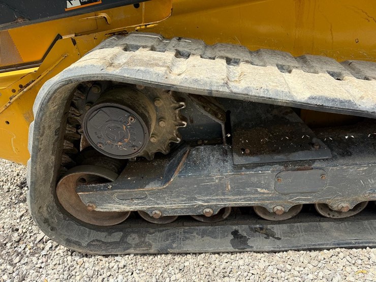 2023-deere-333g-image-13