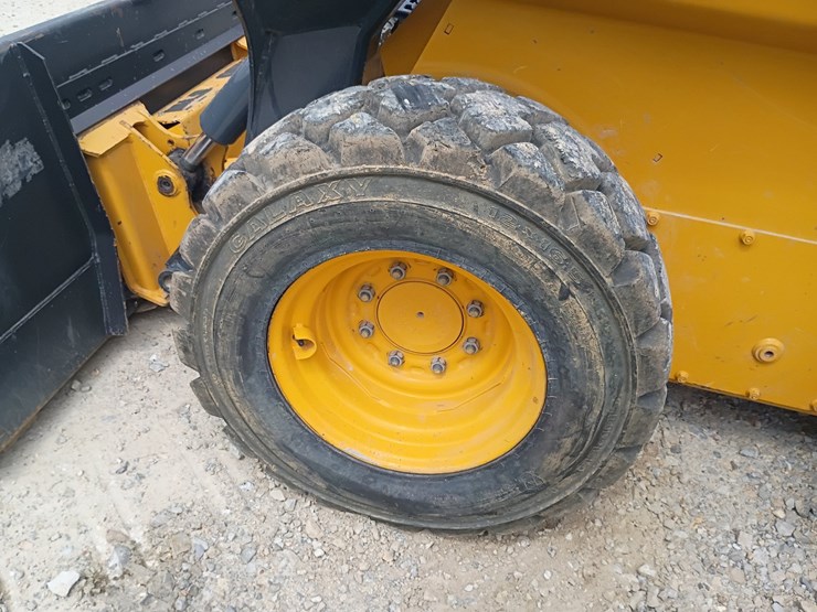 2022-deere-330g-image-68