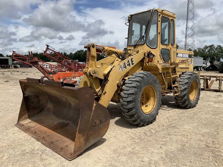 1993-deere-444e-image-1