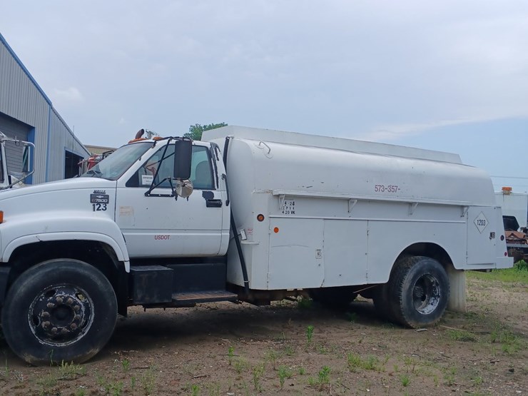 #468-•-2001-chevy-c7500-truck---sikeston,-mo-image-2