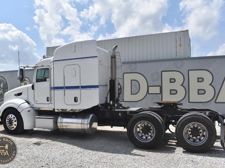2012-peterbilt-386-image-2