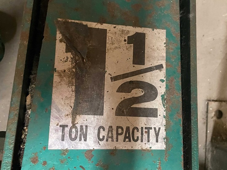 #2756-•-(2)-floor-jacks-(pr11)-image-4