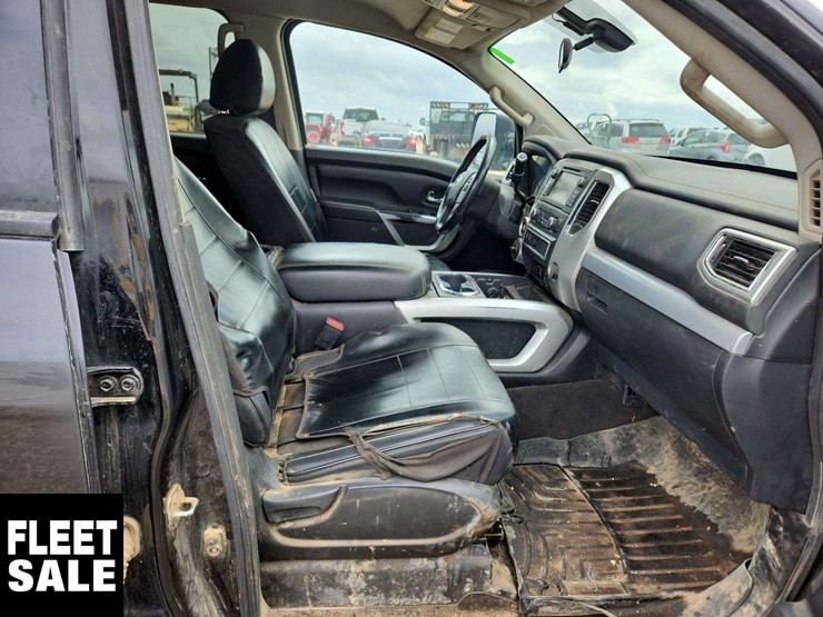 2016-nissan-titan-image-15