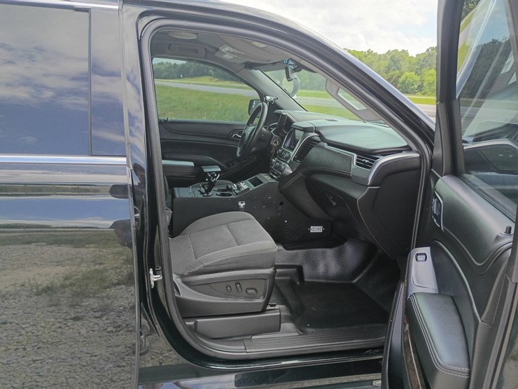 2018-chevrolet-tahoe-image-33