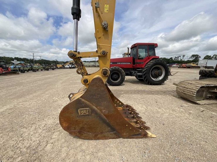 2015-caterpillar-323fl-image-8