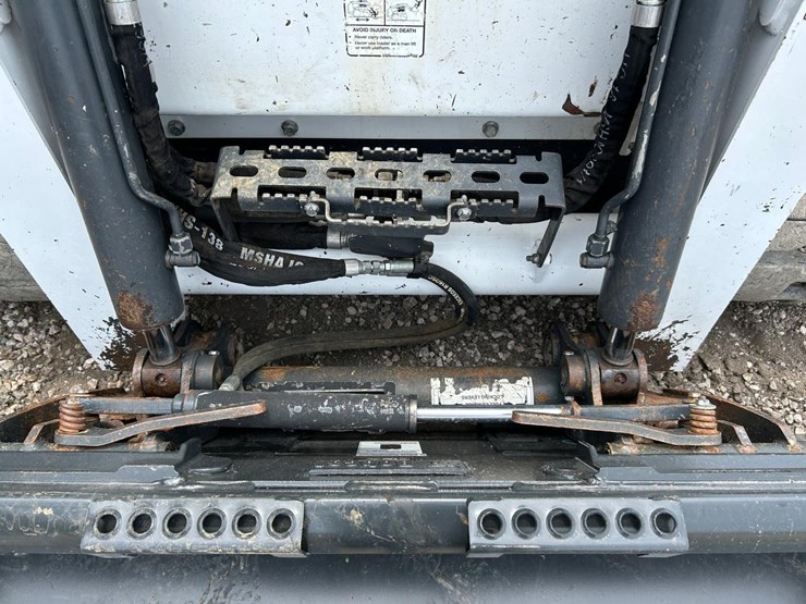 2023-bobcat-t770-image-10