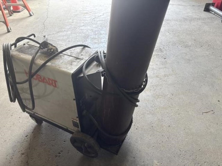 hobart-ironman-210-welder-with-tank-image-8