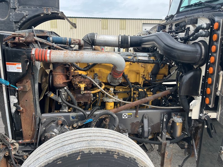 2002-peterbilt-379-image-15