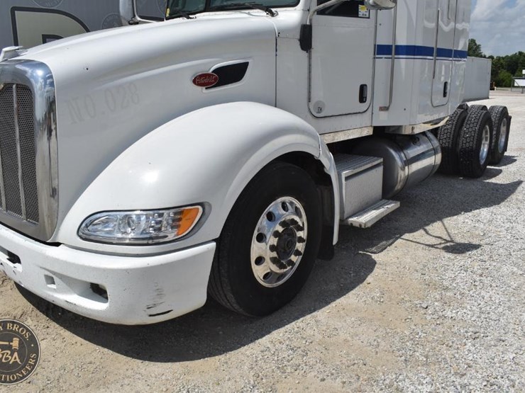 2012-peterbilt-386-image-10