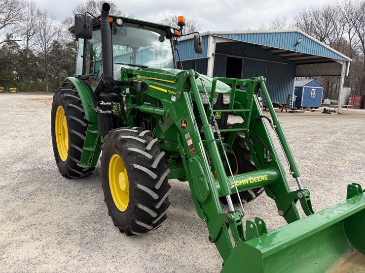2020-john-deere-6105e-image-4