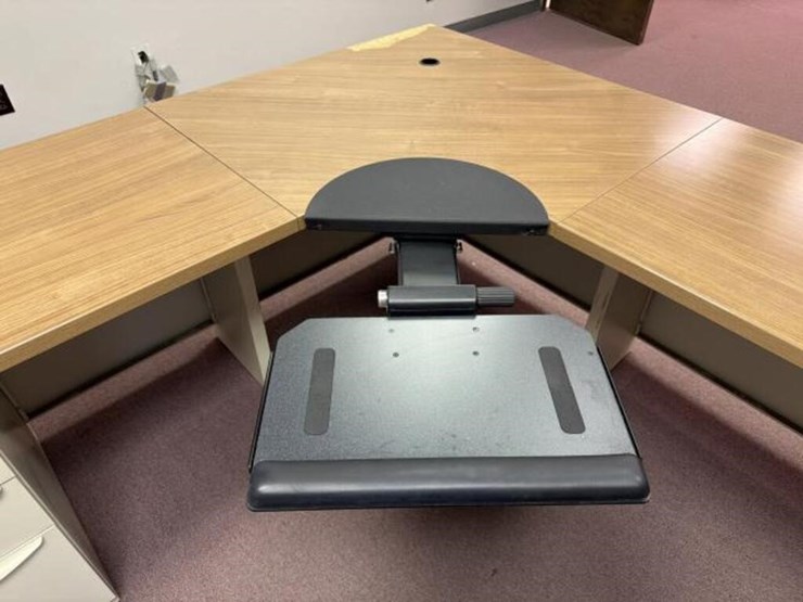 metal-executive-u--shape-desk,-overhead-hutch-a-image-12