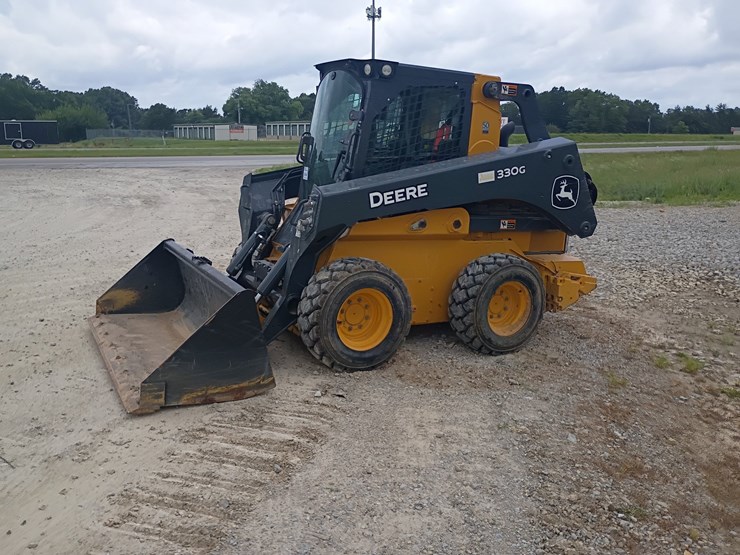 2022-deere-330g-image-2