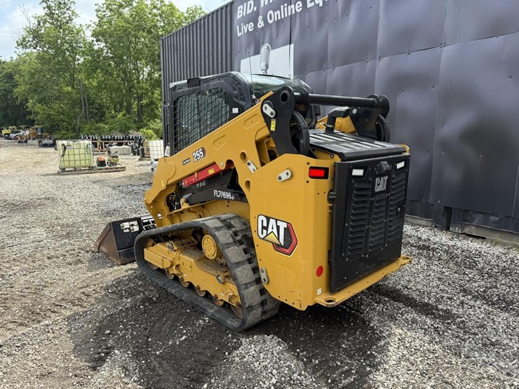 2024-caterpillar-255-image-2