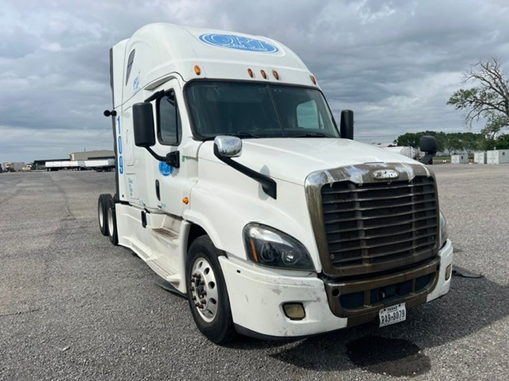 2015-freightliner-cascadia-125-image-4