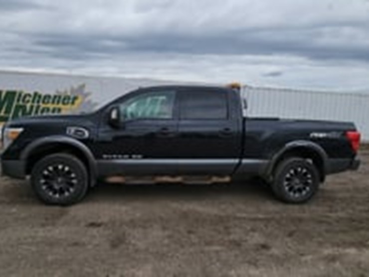 2016-nissan-titan-image-5
